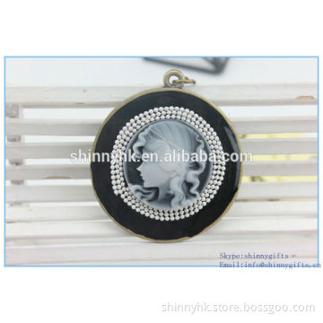 antique bronze alloy charm round shape Elizabeth picture pendant
